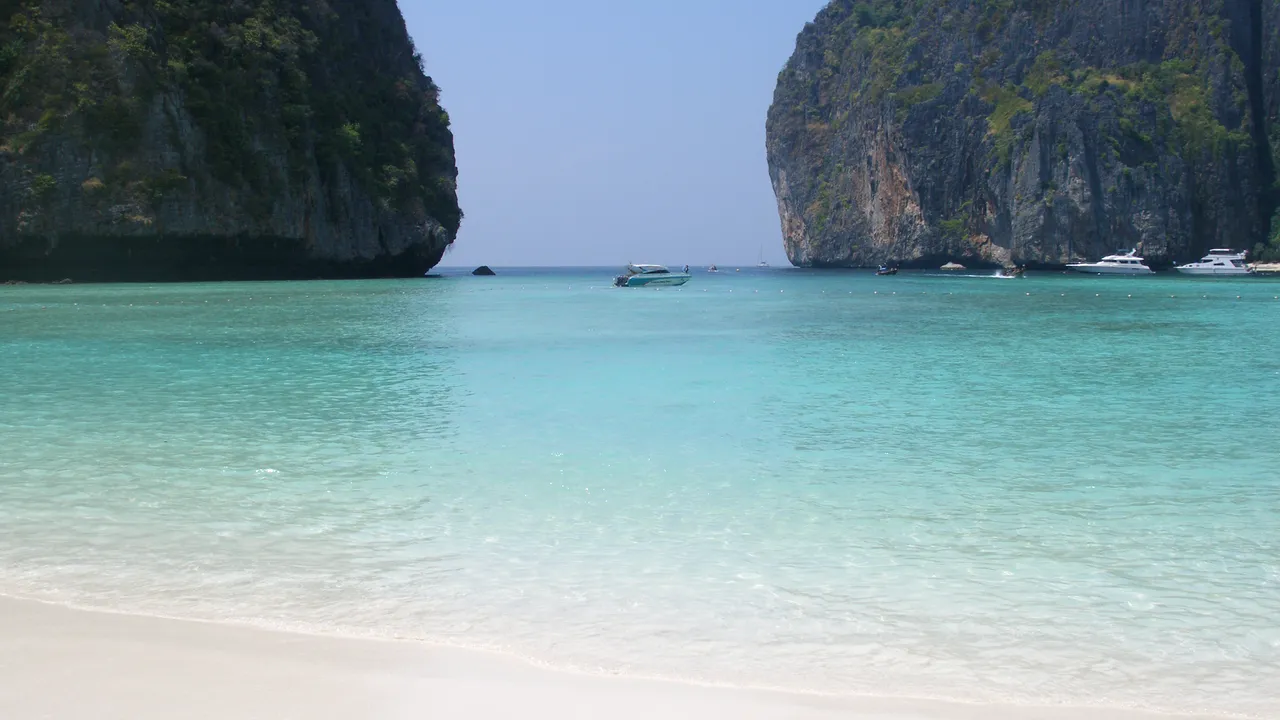 Maya Bay beach with turquoise water and limestone cliffs, Ko Phi Phi
